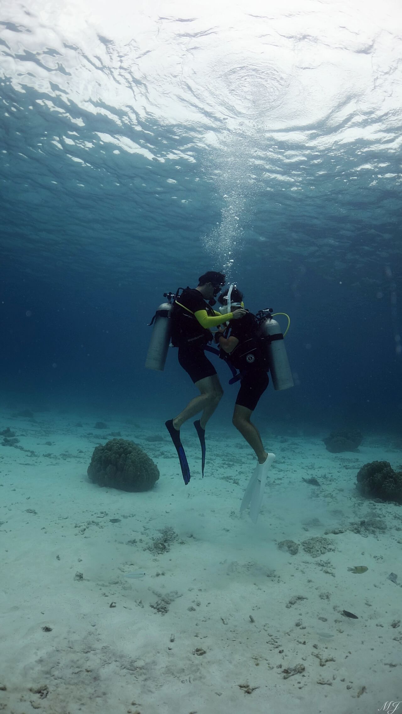practice rescue skill underwater 2