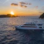 sawadee fasai liveaboard with sunset