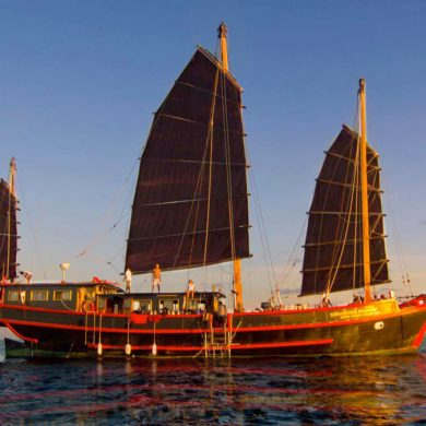 junk liveaboard