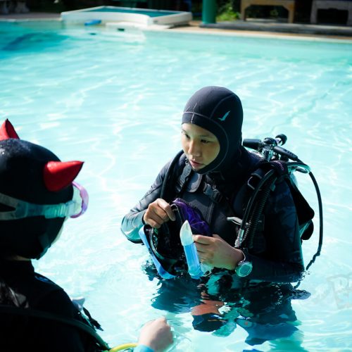padi open water course at swimming poolScuba Diving in Phuket