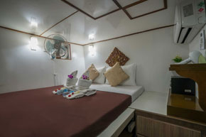 standard double bed cabin