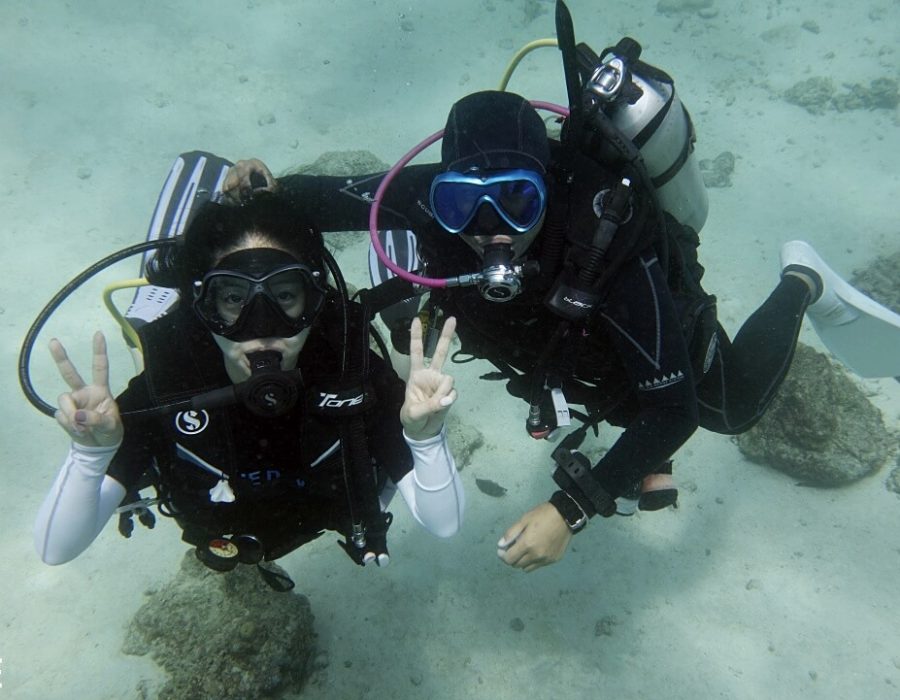 safe diving with instructor